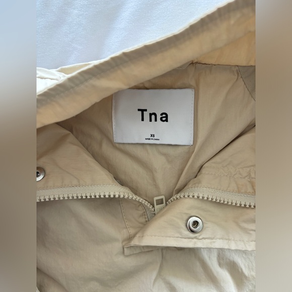 Aritzia TNA windbreaker quarter zip - Picture 6 of 9